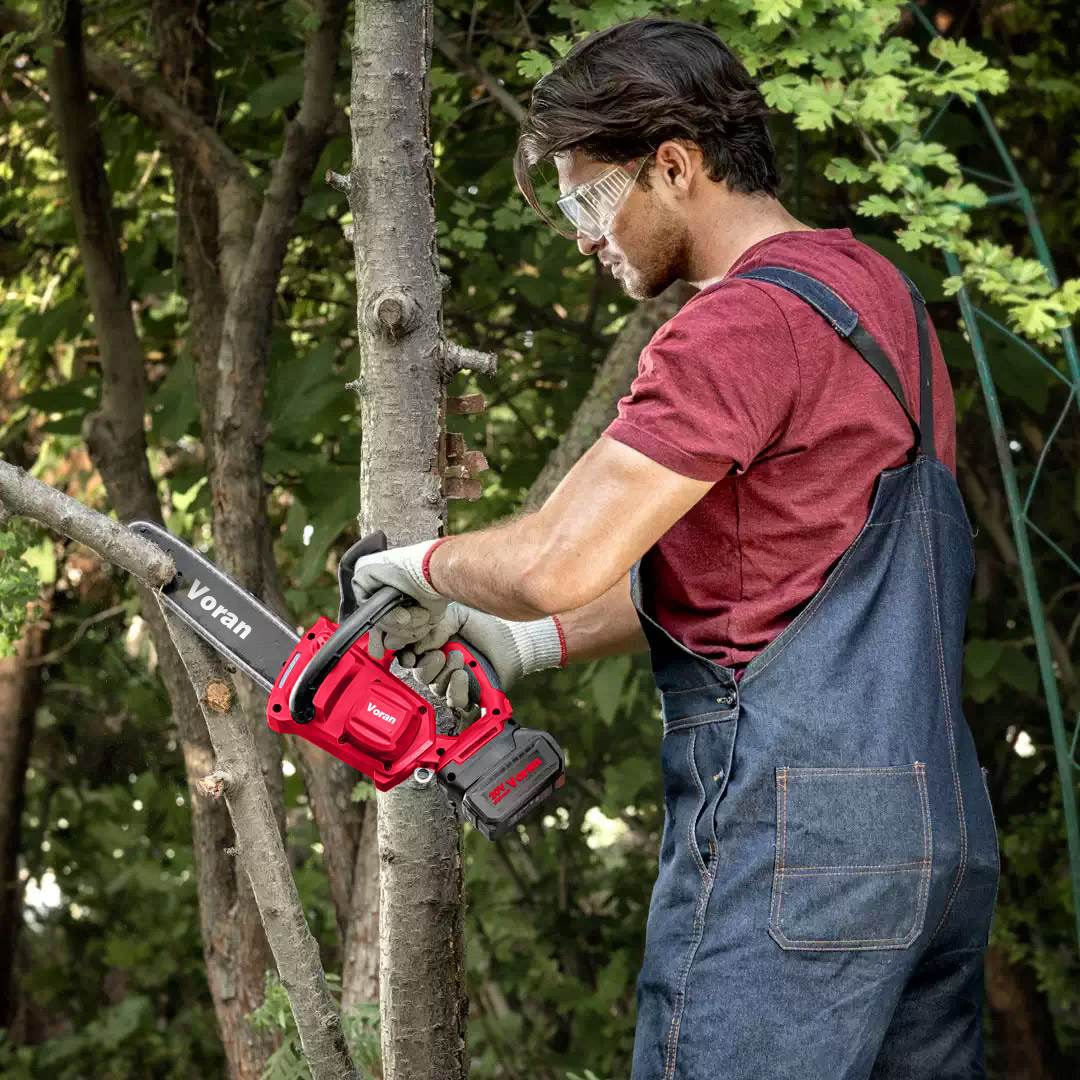 8″ Brushless Cordless Chainsaw application